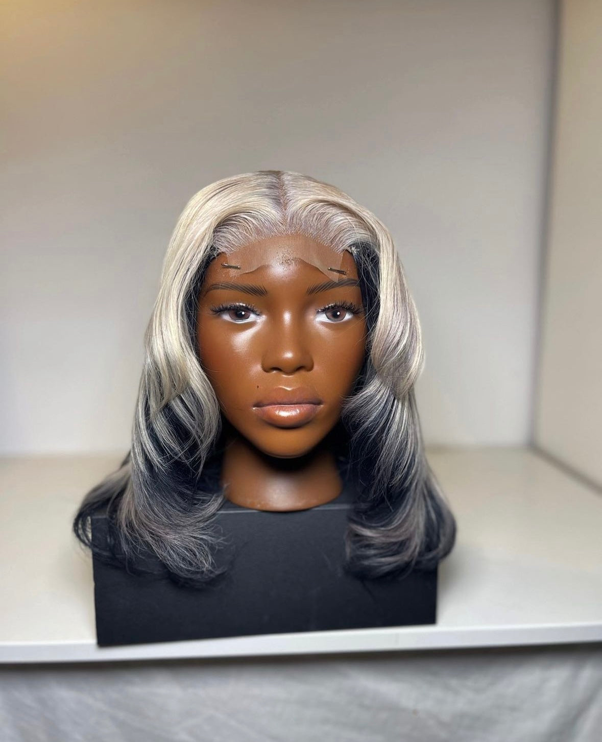 HD 4x4 closure black and white layered wavy frontal unit