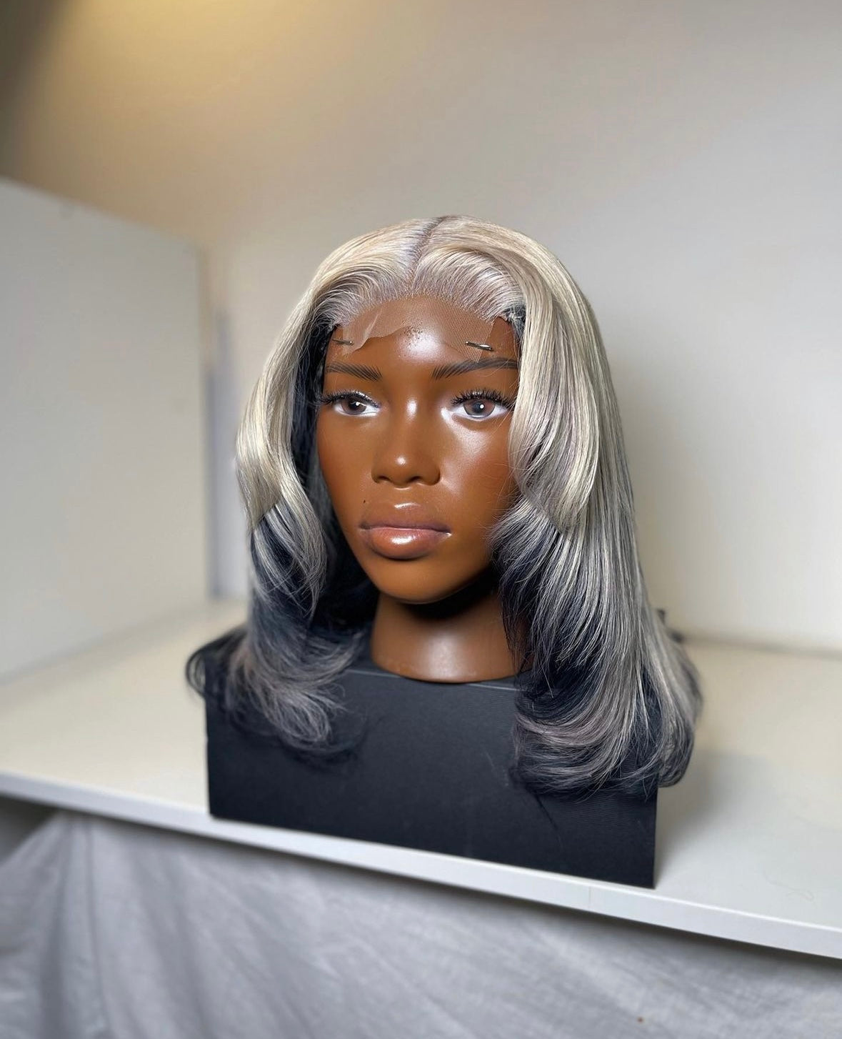 HD 4x4 closure black and white layered wavy frontal unit