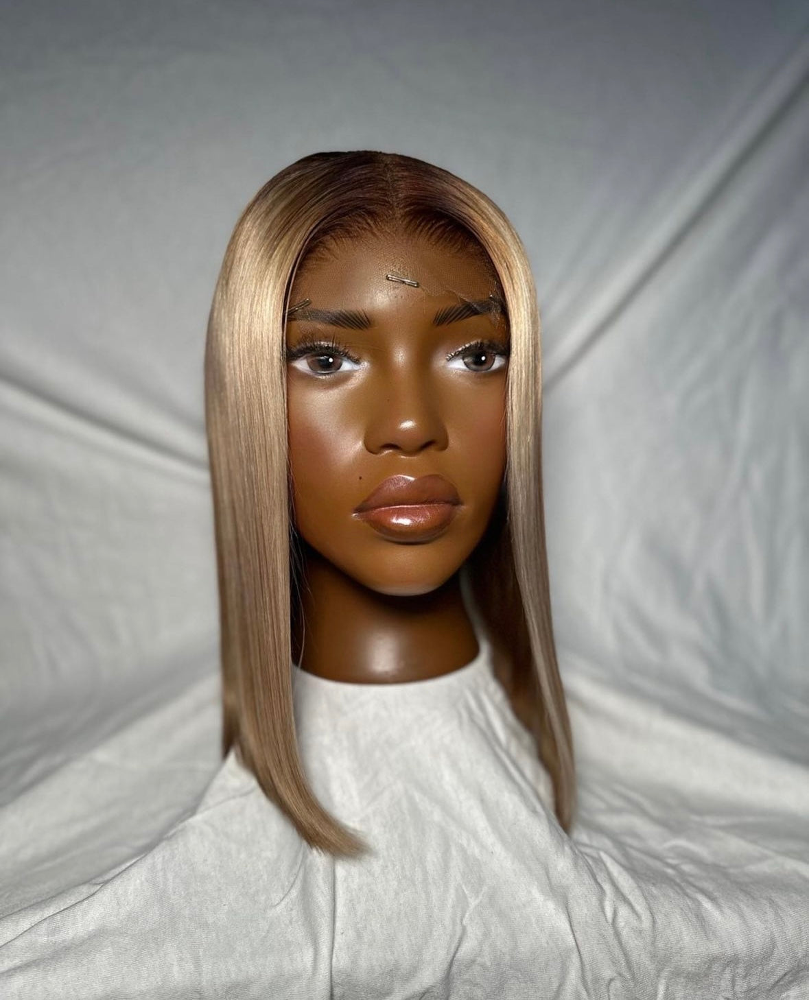 HD 4x4 closure Sand blonde 613 straight bob