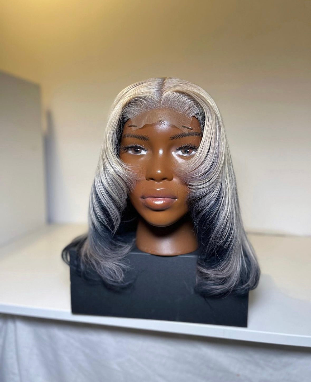 HD 4x4 closure black and white layered wavy frontal unit