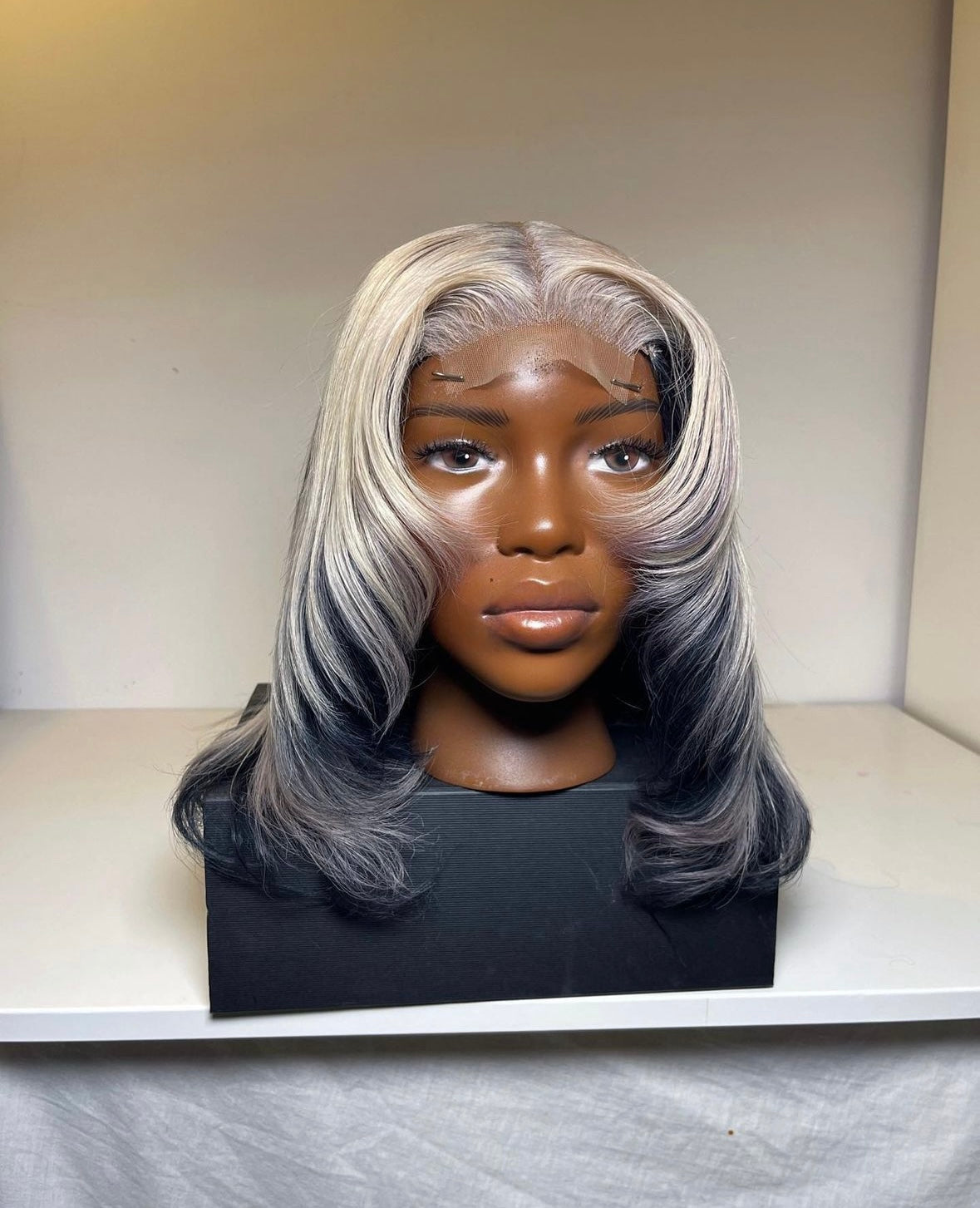 HD 4x4 closure black and white layered wavy frontal unit